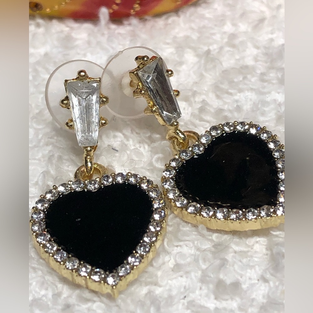 Gold and black stud back rhinestone earrings NWOT-glossy black HEARTS